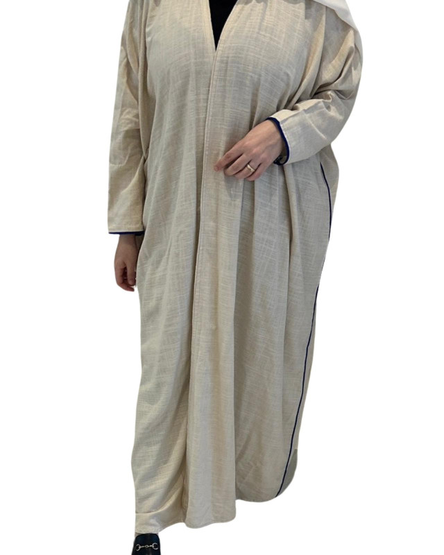 عباية باللون البيج