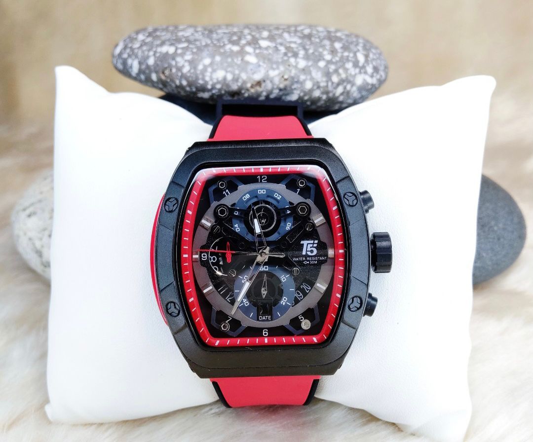 T5 watch / Red