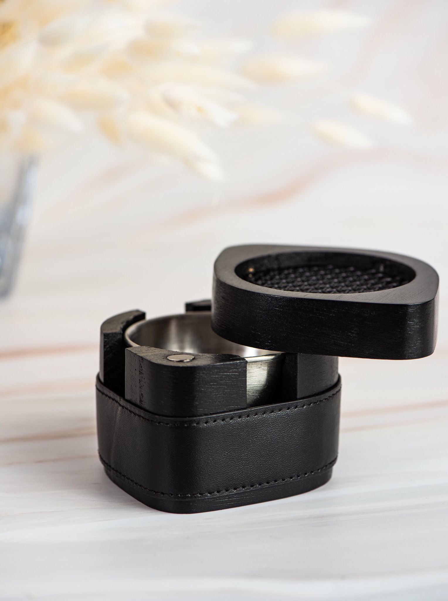 مبخر الشعر اسود اللون بحزام اسود