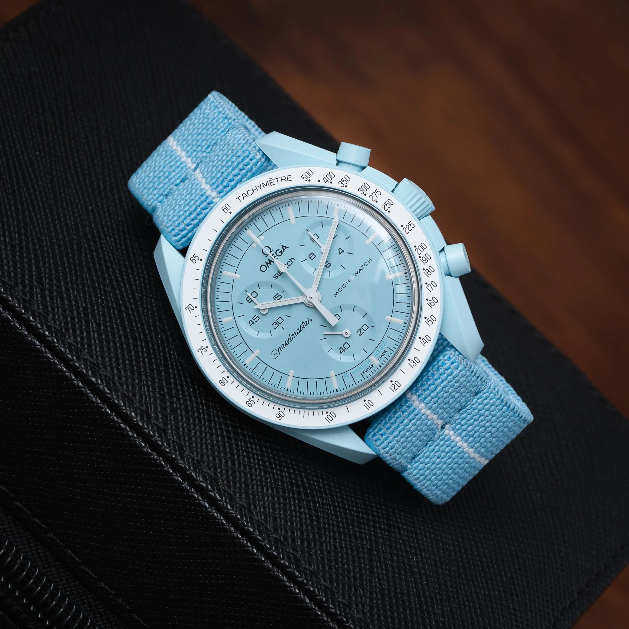 حزام ساعة اوميغا ازرق فاتح و ابيض