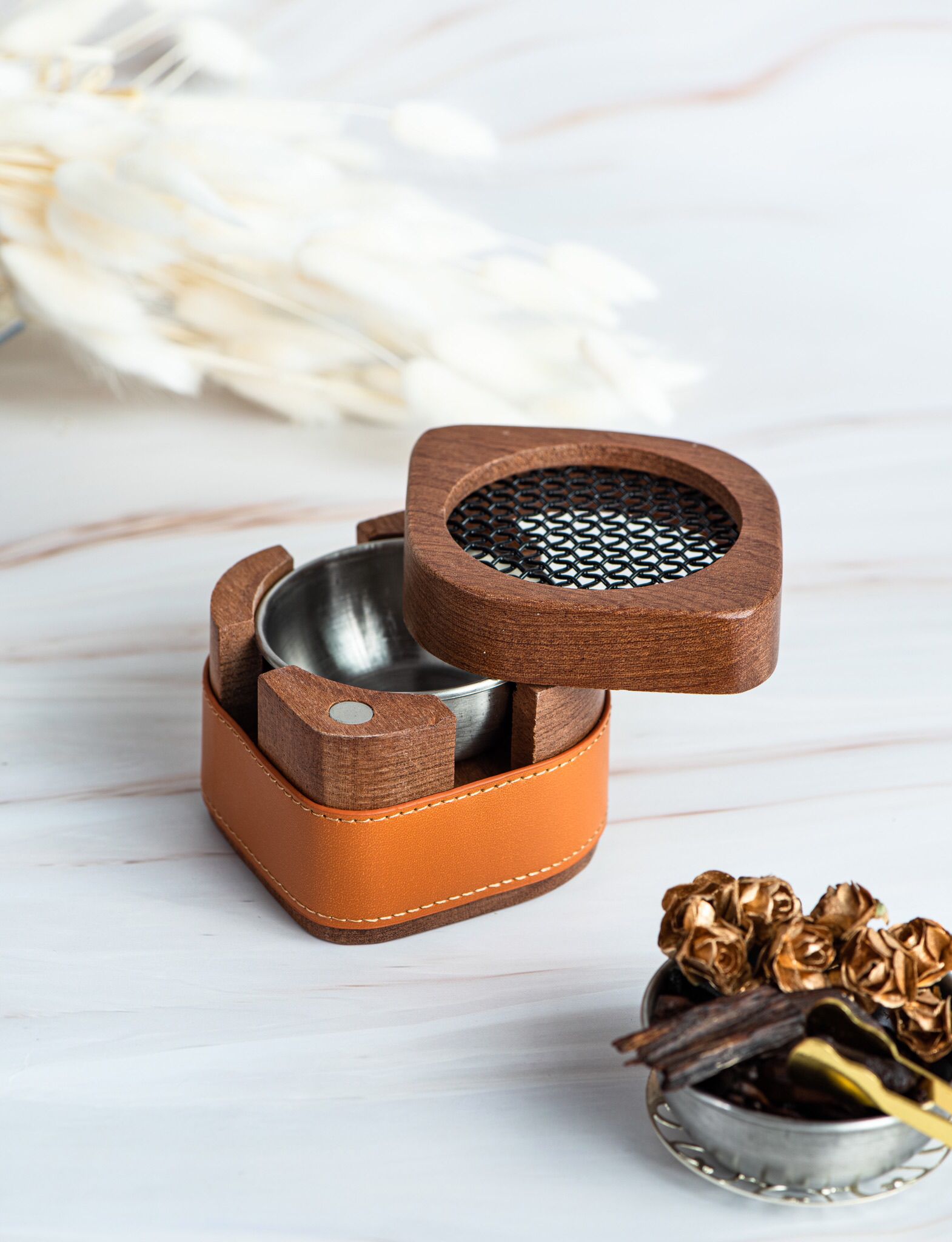 مبخر الشعر بني اللون بحزام بيج